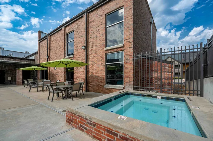 Township-28-Apartments-Springfield-Missouri-Amenities- Saltwater-Hot-Tub