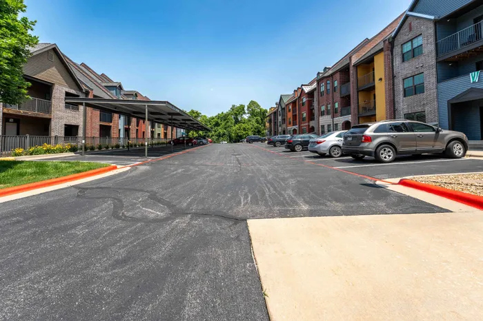 Township-28-Apartments-Springfield-Missouri-Amenities-Covered-Parking-Lot