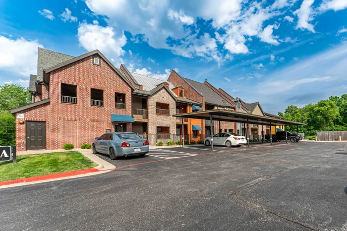 Township-28-Apartments-Springfield-Missouri-Amenities-Covered-Parking