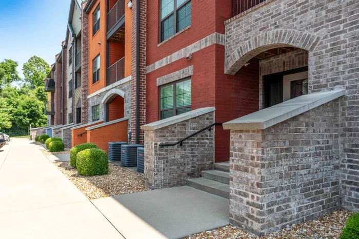 Township-28-Apartments-Springfield-Missouri-Exteriors-Front-Entrance