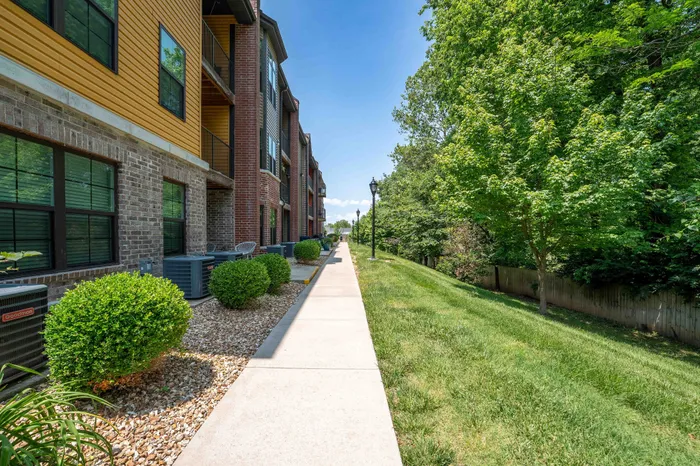 Township-28-Apartments-Springfield-Missouri-Exteriors-Sidewalks