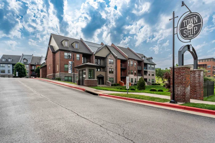 Township-28-Apartments-Springfield-Missouri-Exteriors-Community-Entrance