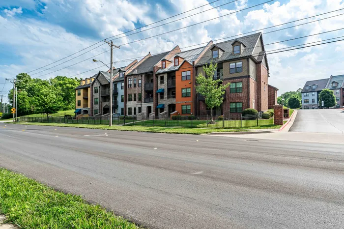 Township-28-Apartments-Springfield-Missouri-Exteriors-Street-View