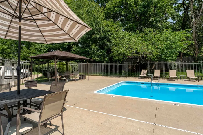 Martin-Riley-Apartment-Homes-Springfield-Missouri-Amenities-Swimming-Poolside-Lounge-Chairs