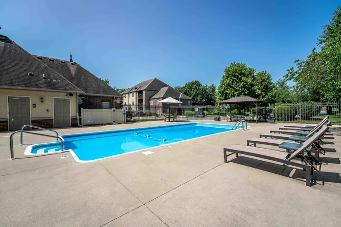 Martin-Riley-Apartment-Homes-Springfield-Missouri-Amenities-Pool