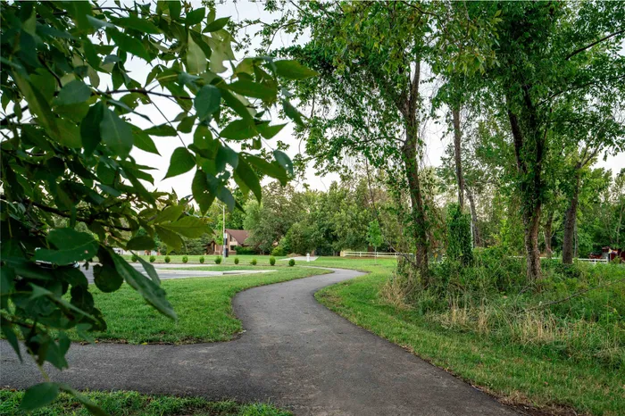 Crescent-Falls-Apartments-Joplin-Missouri-Amenities-Walking-Trail