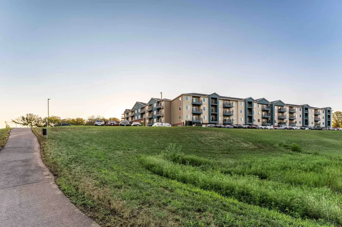 Crescent-Falls-Apartments-Joplin-Missouri-Amenities-Walking-Trail-Community-View