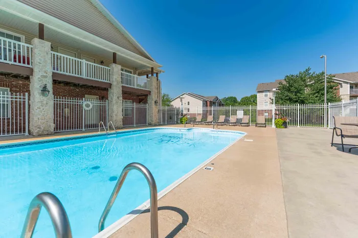 Battlefield-Park-Apartments-Springfield-Missouri-Amenities-Swimming-Pool