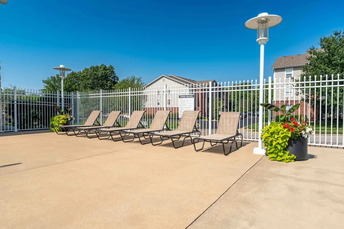 Battlefield-Park-Apartments-Springfield-Missouri-Amenities-Poolside-Lounge-Chairs