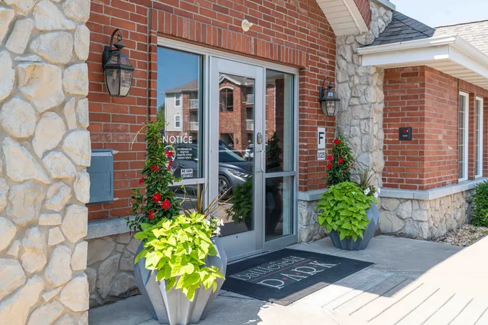 Battlefield-Park-Apartments-Springfield-Missouri-Leasing-Office-Entrance