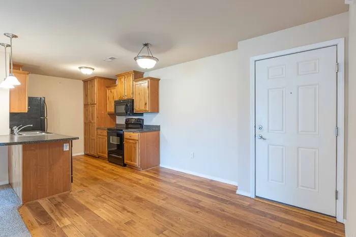 The-Abbey-Apartments-Springfield-Missouri-Phase-2-Two-Bedroom-Dining-Space-Kitchen