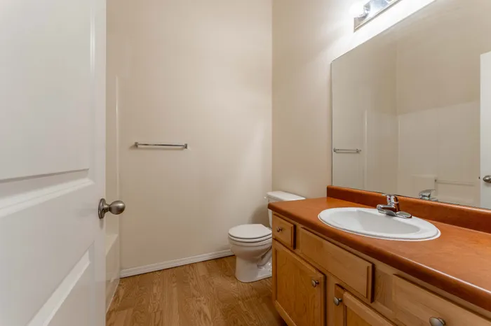 Battlefield-Park-Apartments-Springfield-Missouri-Studio-Bathroom