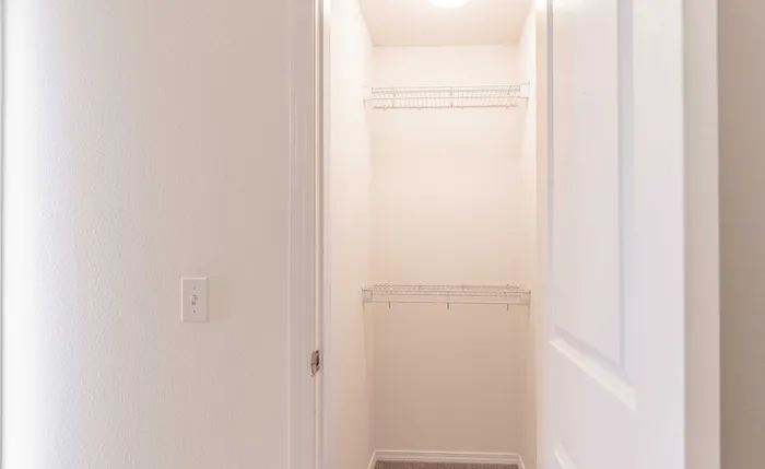 Battlefield-Park-Apartments-Springfield-Missouri-Studio-Closet