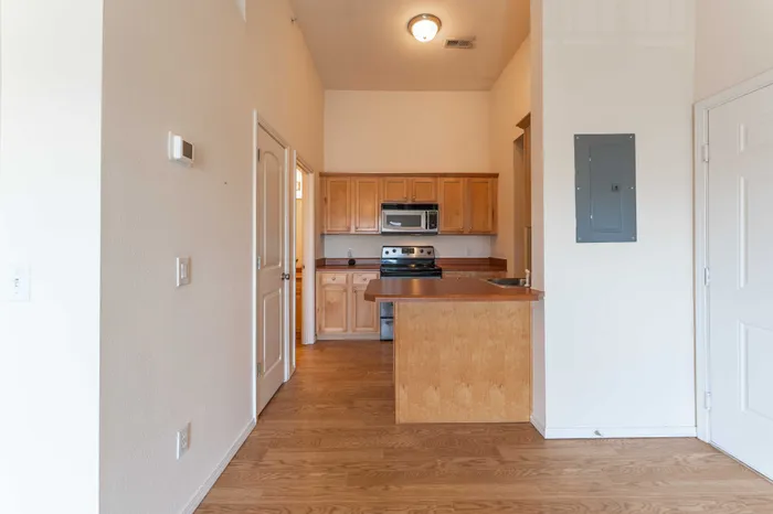 Battlefield-Park-Apartments-Springfield-Missouri-Studio-Kitchen-Entrance