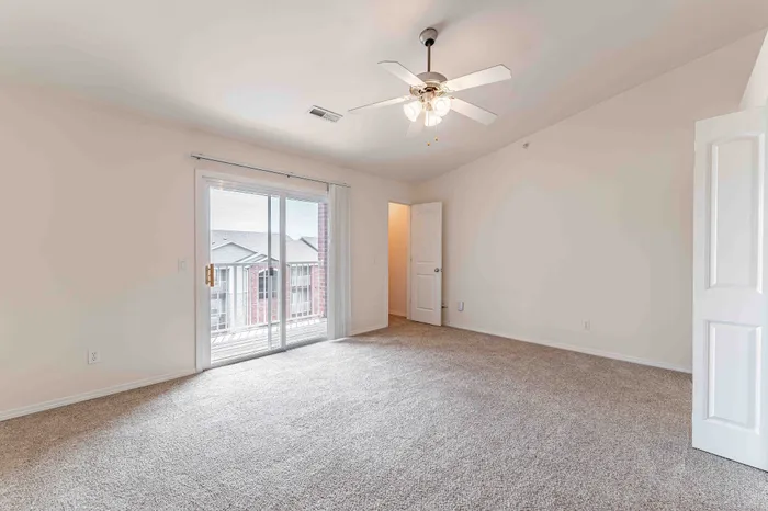 Battlefield-Park-Apartments-Springfield-Missouri-Studio-Living-Space-Patio-Doors