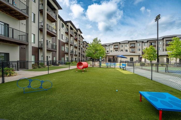 Veranda-Vistas-55-Plus-Apartments-Springfield-Missouri-Amenities-Dog-Park-Agility-Equipment