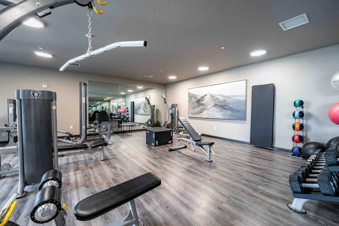 Veranda-Vistas-55-Plus-Apartments-Springfield-Missouri-Amenities-Fitness-Center-Weight-Training