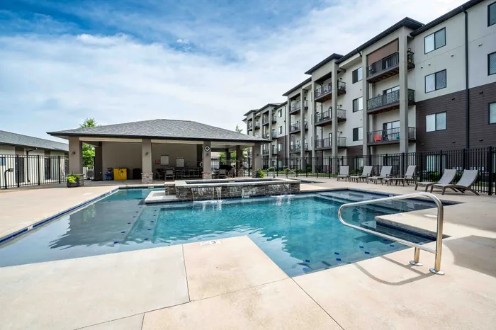 Veranda-Vistas-55-Plus-Apartments-Springfield-Missouri-Amenities-Heated-Saltwater-Pool