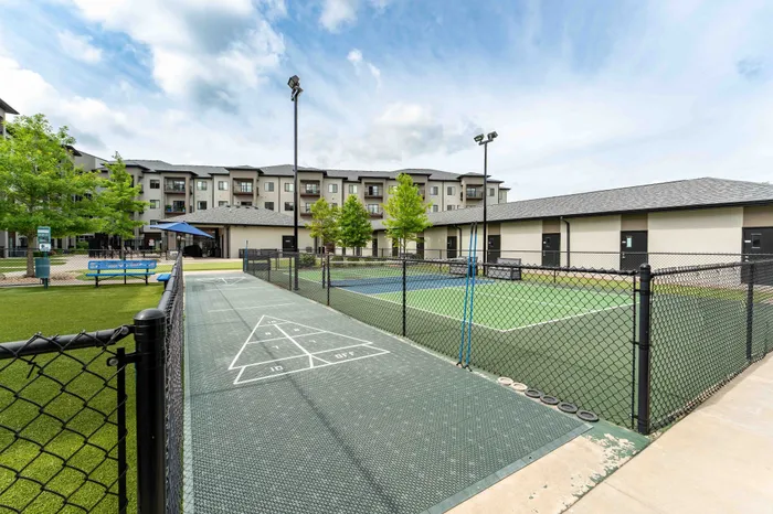 Veranda-Vistas-55-Plus-Apartments-Springfield-Missouri-Amenities-Shuffleboard-And-Pickleball-Court