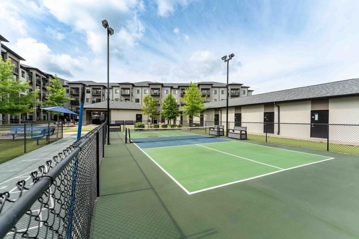 Veranda-Vistas-55-Plus-Apartments-Springfield-Missouri-Amenities-Pickleball-Court