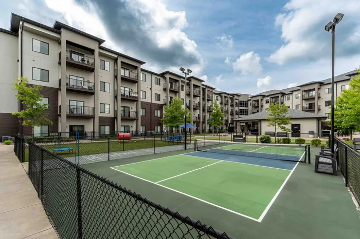 Veranda-Vistas-55-Plus-Apartments-Springfield-Missouri-Amenities-Pickleball-Court-Community-View