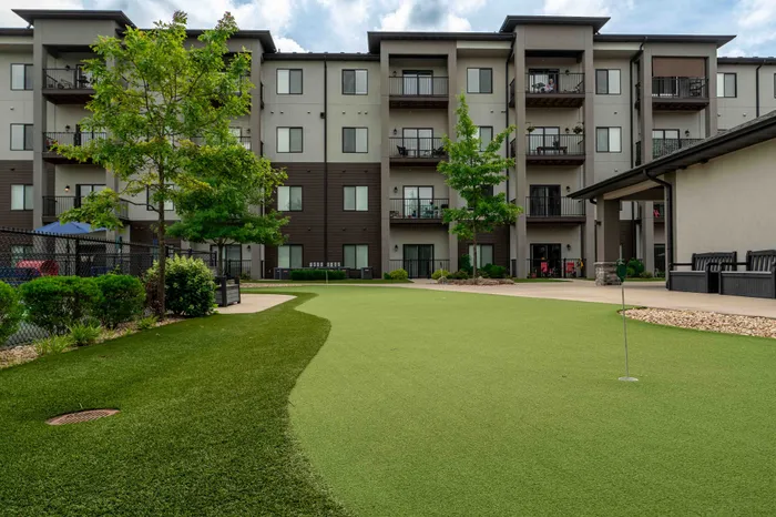 Veranda-Vistas-55-Plus-Apartments-Springfield-Missouri-Amenities-Putting-Green