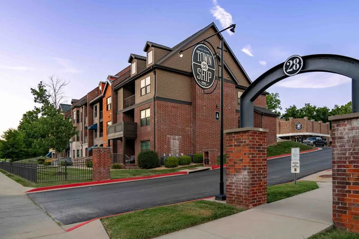 Township-28-Apartments-Springfield-Missouri-Exteriors-Twilight-Walking-Path-Entrance