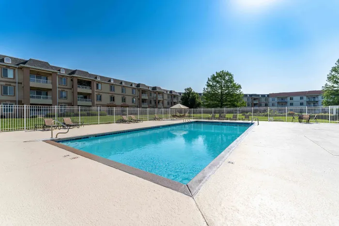 The-Abbey-Apartments-Springfield-Missouri-Amenities-First-Swimming-Pool