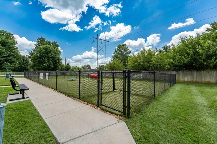 The-Abbey-Apartments-Springfield-Missouri-Amenities-Pet-Friendly-Dog-Park