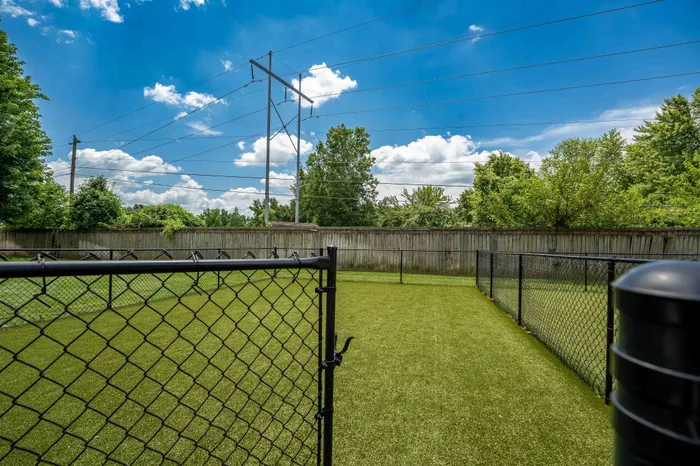 The-Abbey-Apartments-Springfield-Missouri-Amenities-Dog-Park-Entrance