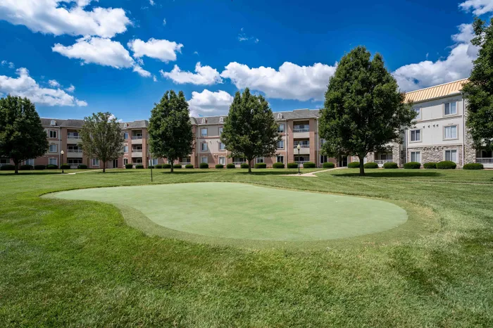 The-Abbey-Apartments-Springfield-Missouri-Amenities-Putting-Green