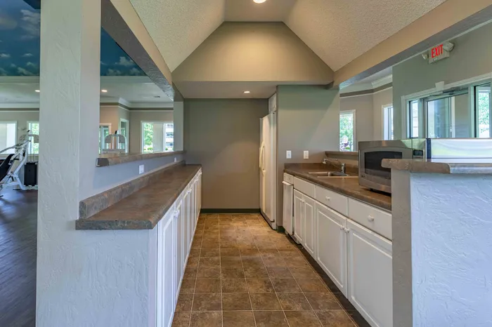 The-Abbey-Apartments-Springfield-Missouri-Amenities-Clubhouse-Kitchen