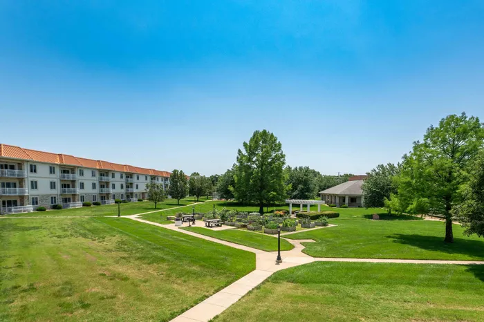 The-Abbey-Apartments-Springfield-Missouri-Amenities-Garden-View-From-Top-Floor