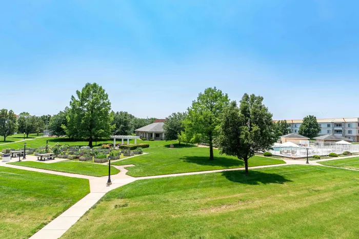 The-Abbey-Apartments-Springfield-Missouri-Amenities-Courtyard-View-From-Top-Floor