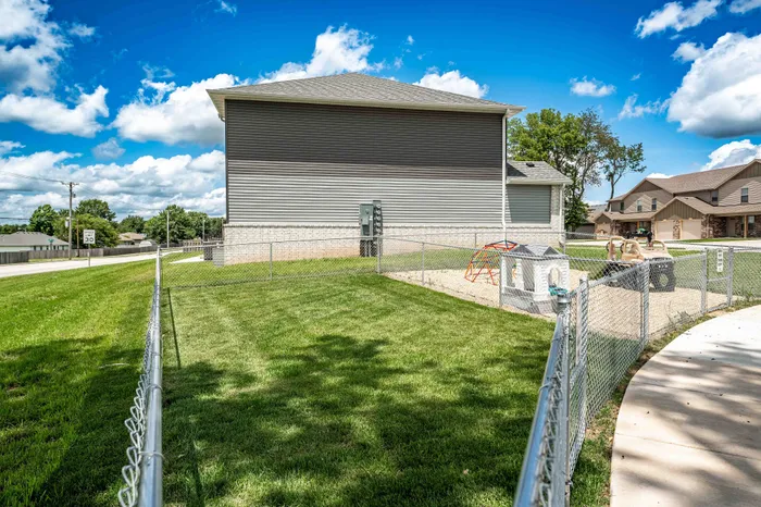 Oakwood-Heights-Townhomes-Republic-Missouri-Amenities-Dog-Park