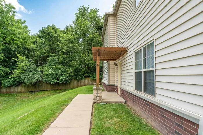 Martin-Riley-Apartment-Homes-Springfield-Missouri-Four-Bedroom-Front-Patio