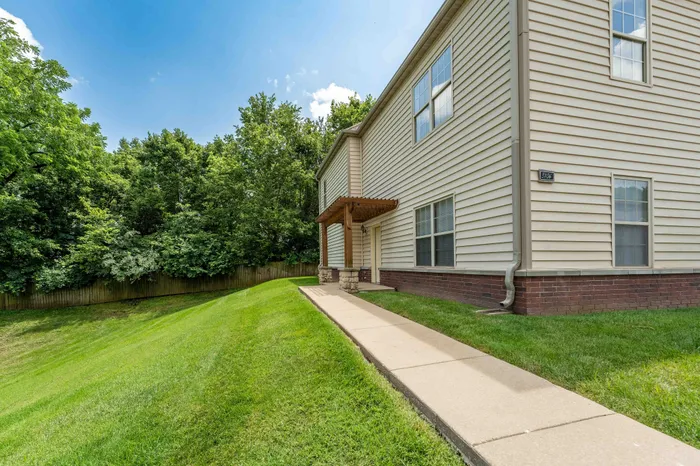 Martin-Riley-Apartment-Homes-Springfield-Missouri-Four-Bedroom-Sidewalk-To-Front-Door