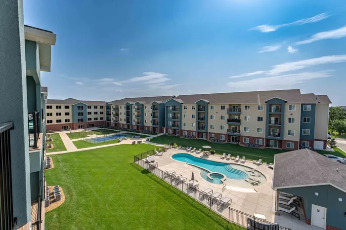 Crescent-Falls-Apartments-Joplin-Missouri-Amenities-Courtyard-Aerial-View
