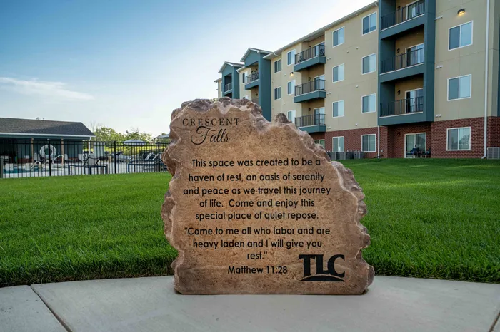 Crescent-Falls-Apartments-Joplin-Missouri-Exteriors-Monument-Rock