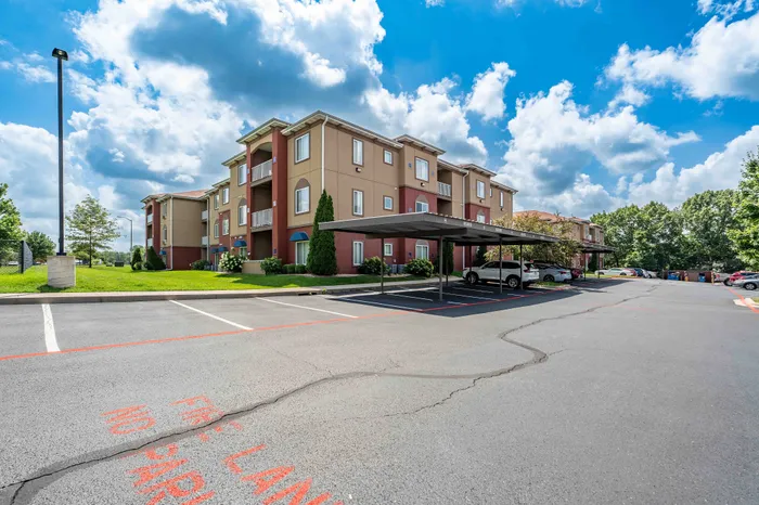 Verandas-Apartments-Springfield-Missouri-Amenities-Parking-Covered-Spots