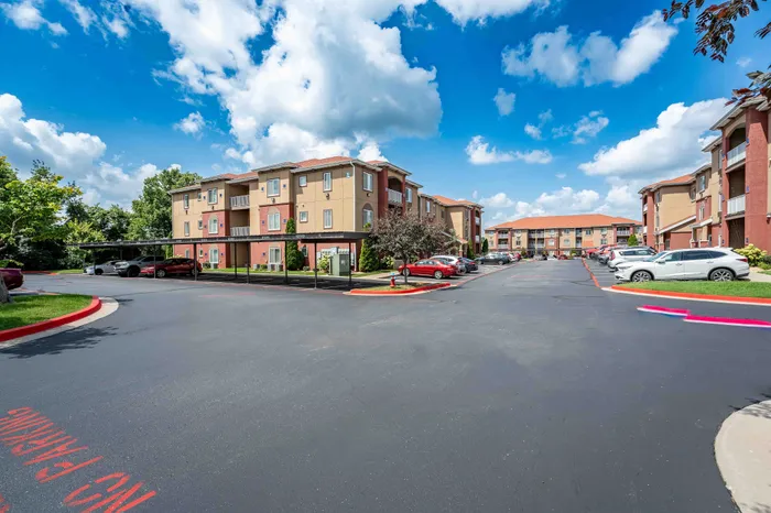Verandas-Apartments-Springfield-Missouri-Apartment-Buildings