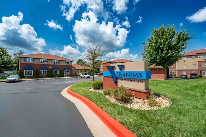 Verandas-Apartments-Springfield-Missouri-Community-Entrance