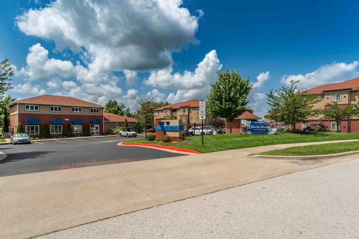Verandas-Apartments-Springfield-Missouri-Community-Entrance-Street-View