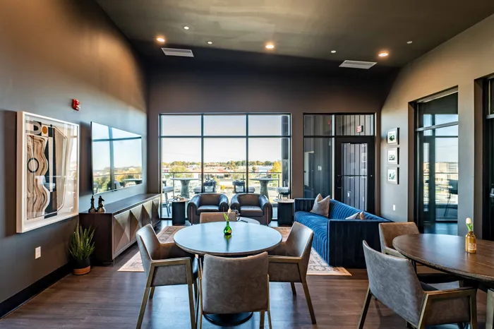 Heritage-Apartments-Springfield-Missouri-Luxury-Amenities-Legacy-Lounge-Skyline
