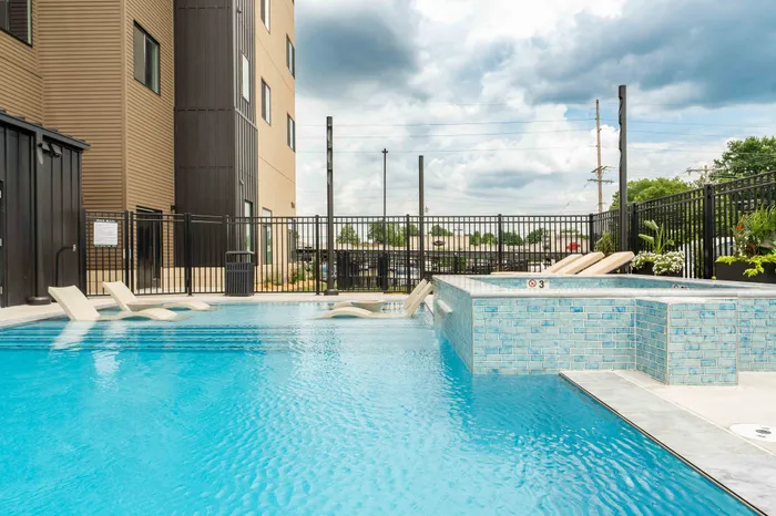 Heritage-Apartments-Springfield-Missouri-Luxury-Amenities-Swimming-Pool