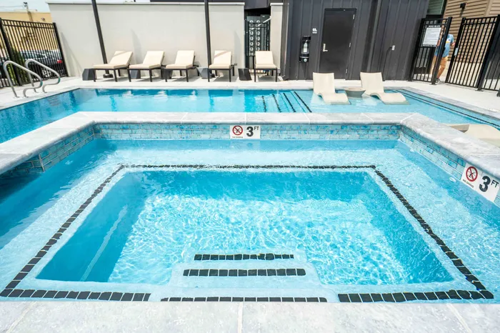 Heritage-Apartments-Springfield-Missouri-Luxury-Amenities-Hot-Tub