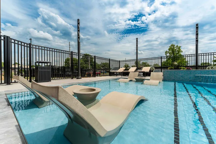Heritage-Apartments-Springfield-Missouri-Luxury-Amenities-Swimming-Pool-Lounge-Chairs
