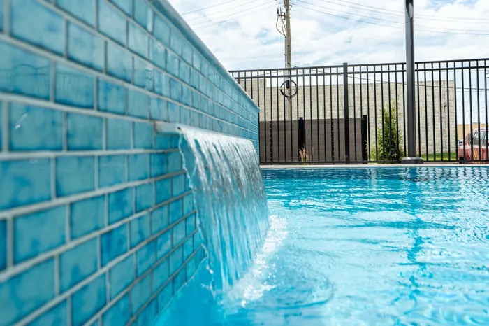 Heritage-Apartments-Springfield-Missouri-Luxury-Amenities-Pool-Fountain