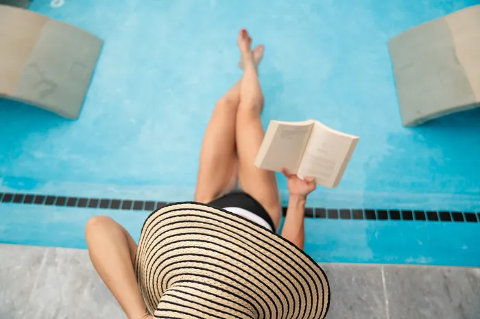 Heritage-Apartments-Springfield-Missouri-Luxury-Amenities-Reading-By-The-Pool