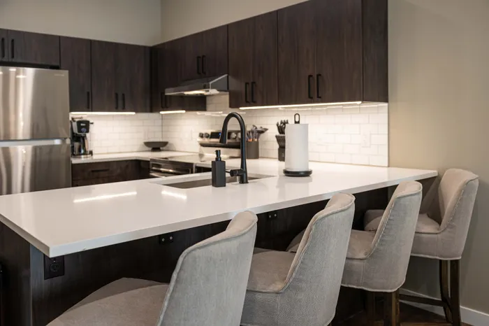 Heritage-Apartments-Springfield-Missouri-Luxury-Barrington-Furnished-One-Bedroom-Kitchen-Breakfast-Bar-Seating